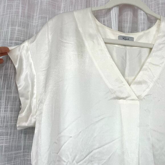 Rails Womens Nala Short Sleeve Top Blouse Size M Ivory V-Neck Shiny Satin Basic - Picture 3 of 11